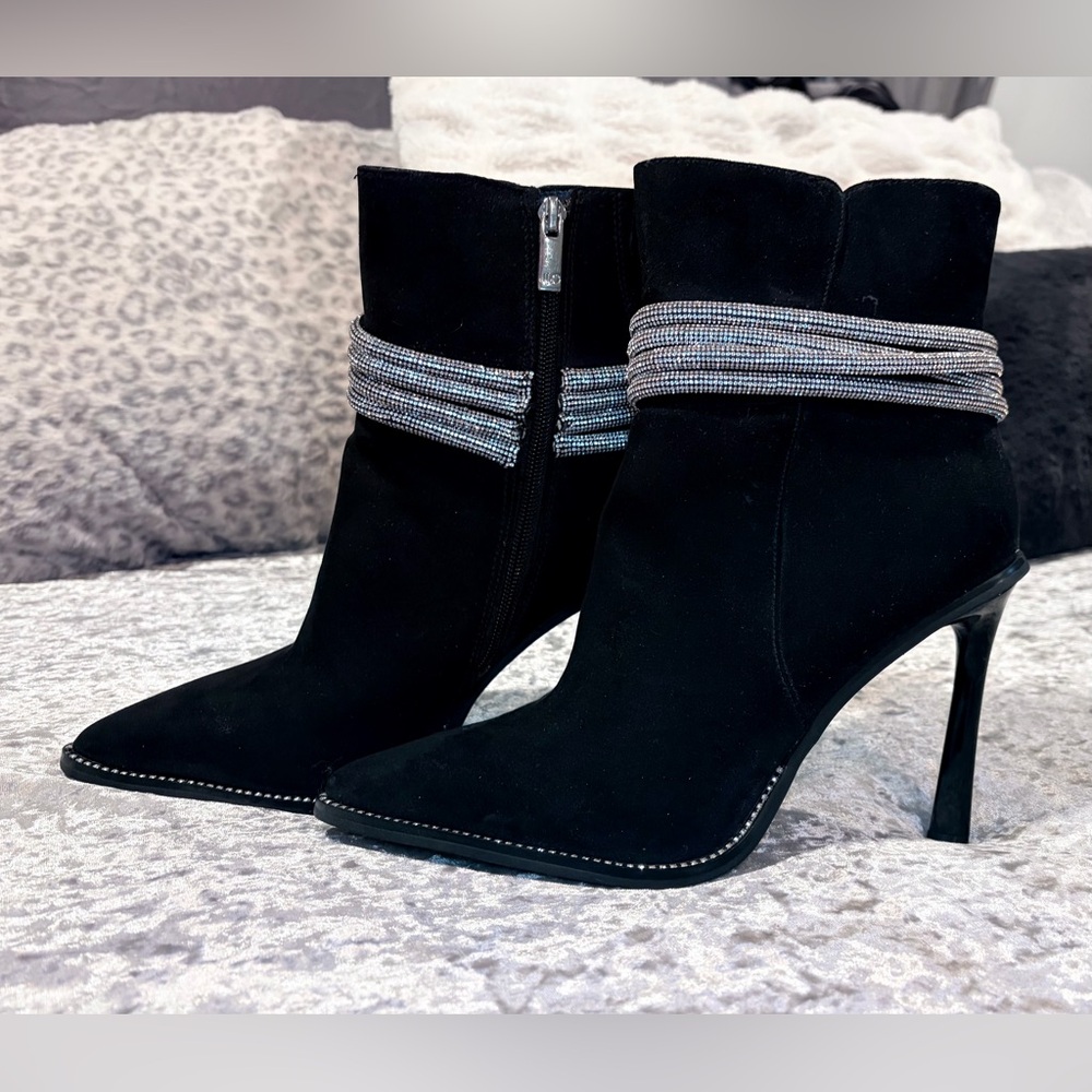 JLO Elegant Black Suede Ankle Boots Size 9 - NEW